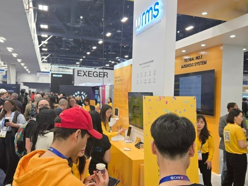 Visitors at WRMS booth, CES 2025